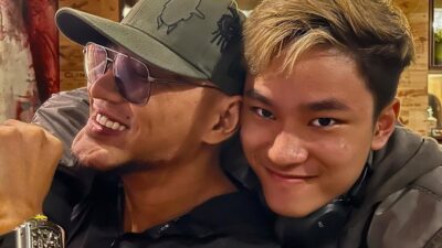 Sudah Mualaf, Deddy Corbuzier Tetap Temani Azka Rayakan Natal